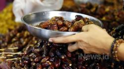 Penjualan Kurma di Pasar Tanah Abang Meningkat 50 Persen