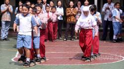 Hilangkan Trauma Bom, Siswa SD Muhammadiyah dan Santa Clara Bermain Bersama