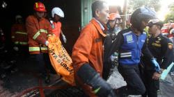 Foto-Foto Kebakaran Rumah Kos di Surabaya, 8 Penghuni Tewas