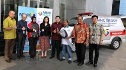HT Serahkan Ambulans kepada Jamiin, Pahlawan untuk Indonesia