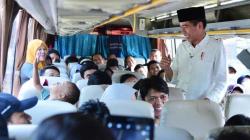 Foto-Foto Jokowi Sapa Pemudik di Terminal Bus Baranangsiang