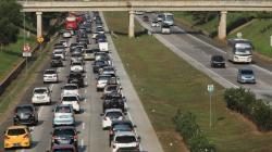 Volume Kendaraan Meningkat, Pemudik Terjebak Macet di Tol Cipali