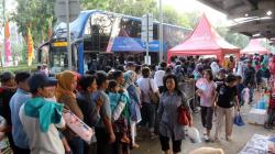 Antusiasme Warga Naik Bus Tingkat Gratis Keliling Kota Jakarta