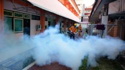 Jelang Kedatangan Jamaah, Asrama Haji Embarkasi Surabaya Di-fogging