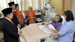 Jokowi-JK Jenguk SBY di RSPAD Gatot Subroto