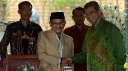 BJ Habibie Terima Kunjungan Menlu Malaysia Dato' Saifuddin Abdullah