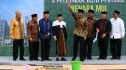 Presiden Jokowi Letakkan Batu Pertama Menara MUI di Cipayung