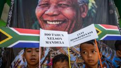 Sekolah Rakyat Iboe Inggit Garnasih Peringati 100 Tahun Nelson Mandela