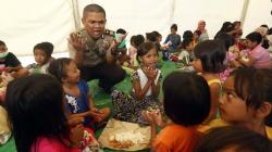 Begini Cara Polda NTB Memberikan Trauma Healing kepada Anak Korban Gempa