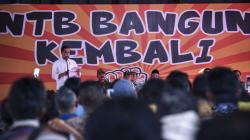 Presiden Jokowi Serahkan Bantuan Uang Tunai untuk Korban Gempa