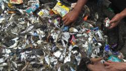 Laut Tercemar, Sampah Plastik Bercampur dengan Ikan Tangkapan Nelayan