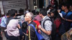 Ratusan Warga Antre Buat SKCK di Polres Jakarta Selatan