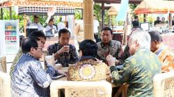 Momen Presiden Jokowi bersama Menteri Kebinet Kerja Ngopi Bareng 