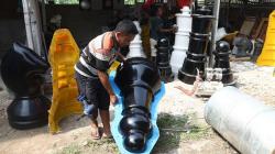Melihat Pembuatan Catur Raksasa Seharga Rp105 Juta
