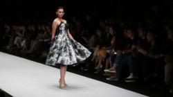 Cantiknya Miss Indonesia Alya Nurshabrina Tampil di JFW 2019