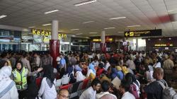 Bandara Depati Amir Pangkalpinang Dipenuhi Keluarga Penumpang Lion Air
