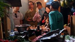 Presiden Jokowi Cek Harga Kebutuhan Pokok di Pasar Cihaurgeulis Bandung