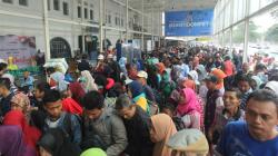 Libur Panjang, Stasiun Senen Dipadati Penumpang