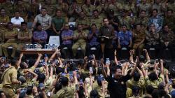Bertemu Ribuan Perangkat Desa, Presiden Jokowi Berjanji Naikkan Gaji