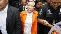 Ditemani Atiqah Hasiholan, Ratna Sarumpaet Diserahkan ke Kejaksaan