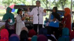 Bertemu Nasabah Mekaar di Magetan, Jokowi Berikan Tips Usaha Sukses