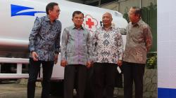 Astra International Serahkan Bantuan 10 Unit Truk Tangki Air untuk PMI