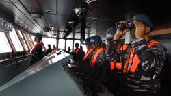 Aksi KRI Semarang 594 Latihan Hadapi Ranjau Laut