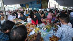 Berburu Aneka Takjil di Pasar Benhil