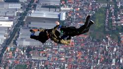 Aksi Siswa Kopaska Terjun Tempur Free Fall dari Ketinggian 6.000 Kaki