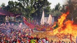 Kemeriahan Ritual Bakar Tongkang di Bagansiapiapi Riau