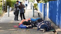 Para Pencari Suaka Tidur di Trotoar Jalan Kebon Sirih