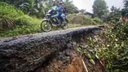 Tanah Longsor, Akses Menuju Kawasan Wisata Sentul dan Babakan Madang Putus