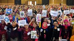 Bawa Pesan Perdamaian, Ribuan Perempuan Pakai Kebaya Pecahkan Rekor Dunia