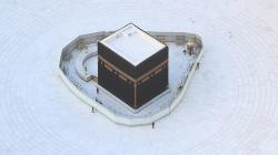 Foto-Foto Ka'bah Dikelilingi Pagar untuk Cegah Virus Korona