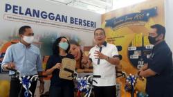 Sambut Hari Pelanggan Nasional, ACC Bagikan 20 Sepeda Brompton dan 1 Kg Emas