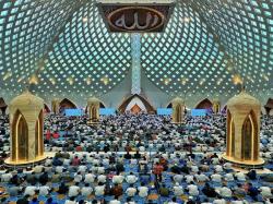 Idul Adha Jatuh di Hari Jumat, Apakah Salat Jumat Gugur? Ini Kata Ustadz Adi Hidayat