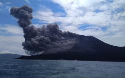 Anak Krakatau Erupsi, Abu Vulkanik Selimuti Sejumlah Wilayah Tangerang