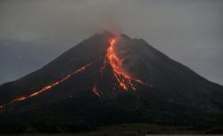 Gunung Merapi Luncurkan Awan Panas Guguran 2 Km, Badan Geologi: Jauhi Kawasan Rawan Bahaya