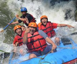 Liburan Akhir Pekan Anti Mainstream, Ini Rekomendasi Rafting Terbaik Dekat Bandung