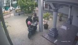 Terekam Rekaman CCTV, Dua Terduga Pelaku Curanmor di Ciputat Timur Diringkus Polisi