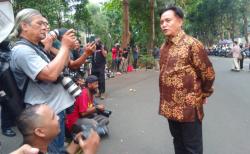 Menteri Yusril Minta Masyarakat Tenang Pasca-demo 27 Agustus Berakhir Ricuh