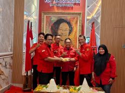 Kumpulan Kader Secara Besar-besaran, Armuji Ingin PDIP Surabaya Dapat 15 Kursi DPRD di Pemilu 2029