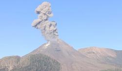 Gunung Lewotobi Laki-Laki Erupsi Lagi, Kolom Abu Capai 1 Kilometer di Atas Puncak