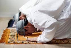 Mengejutkan! Rasulullah Sebut Ada Orang Shalat 60 Tahun Namun Tidak Diterima