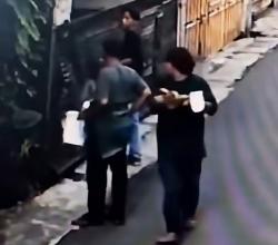 Diduga Tak Diberi Uang, Pengamen Bakar Pagar Rumah Warga di Jatiwaringin Bekasi