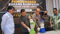 Kejari Babar Musnahkan Barang Bukti dari 50 Perkara Pidana