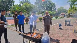 50 Perkara Inkracht, Kejari Babar Hancurkan Narkoba hingga Senjata Tajam