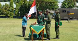 Serahkan Senjata dan Tinggalkan OPM, 37 Warga Teluk Bintuni Pilih Setia kepada NKRI