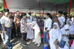 Hadir untuk Warga, Wali Kota Semarang Dampingi Anak Yatim dan Ringankan Beban Keluarga yang Berduka