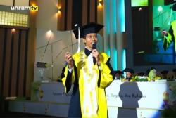 Momen Epic! Rektor Unram Hibur Wisudawan dengan Lagu Tip-X, Suasana Pecah